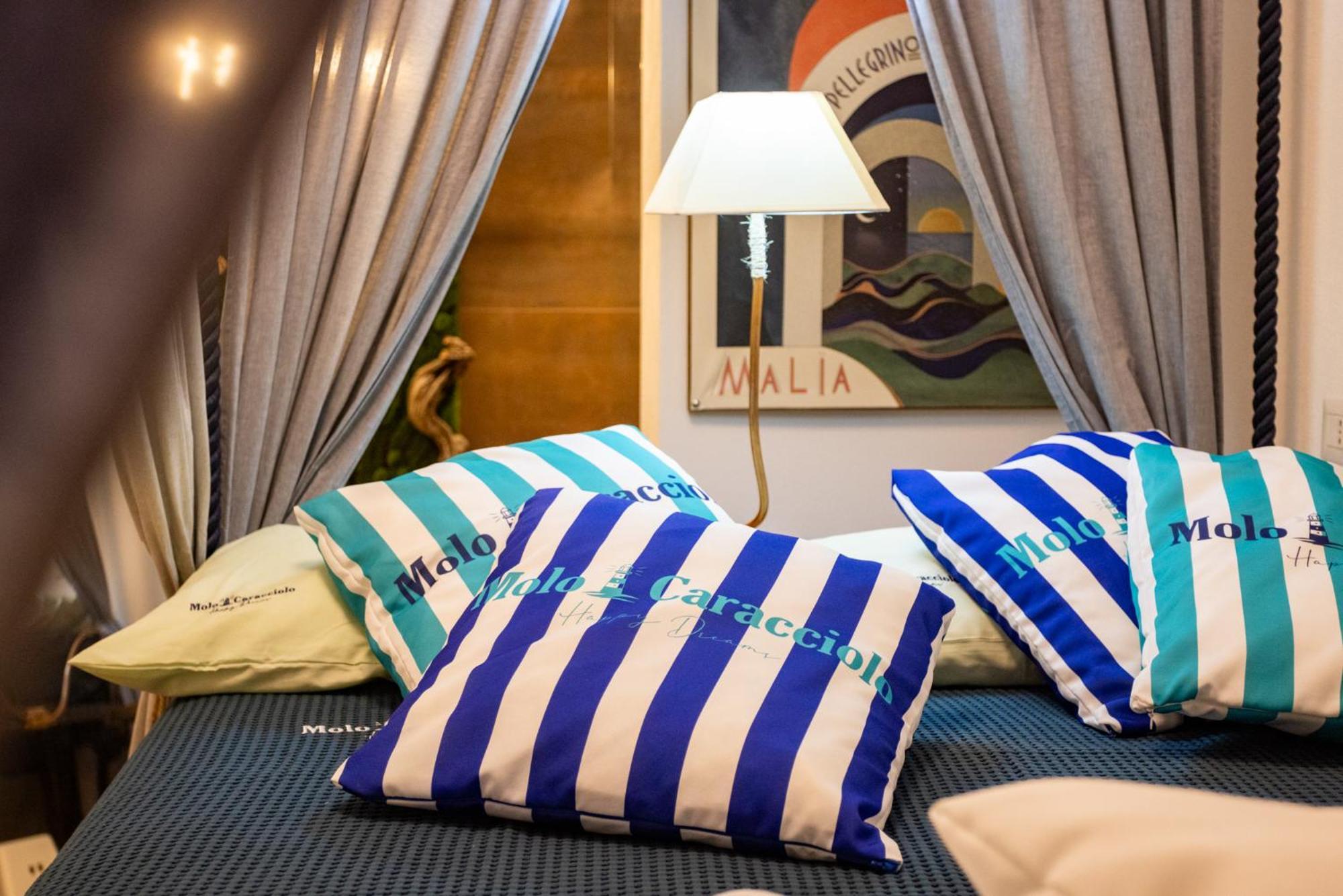 Molo Caracciolo Apartment Napoli Bagian luar foto