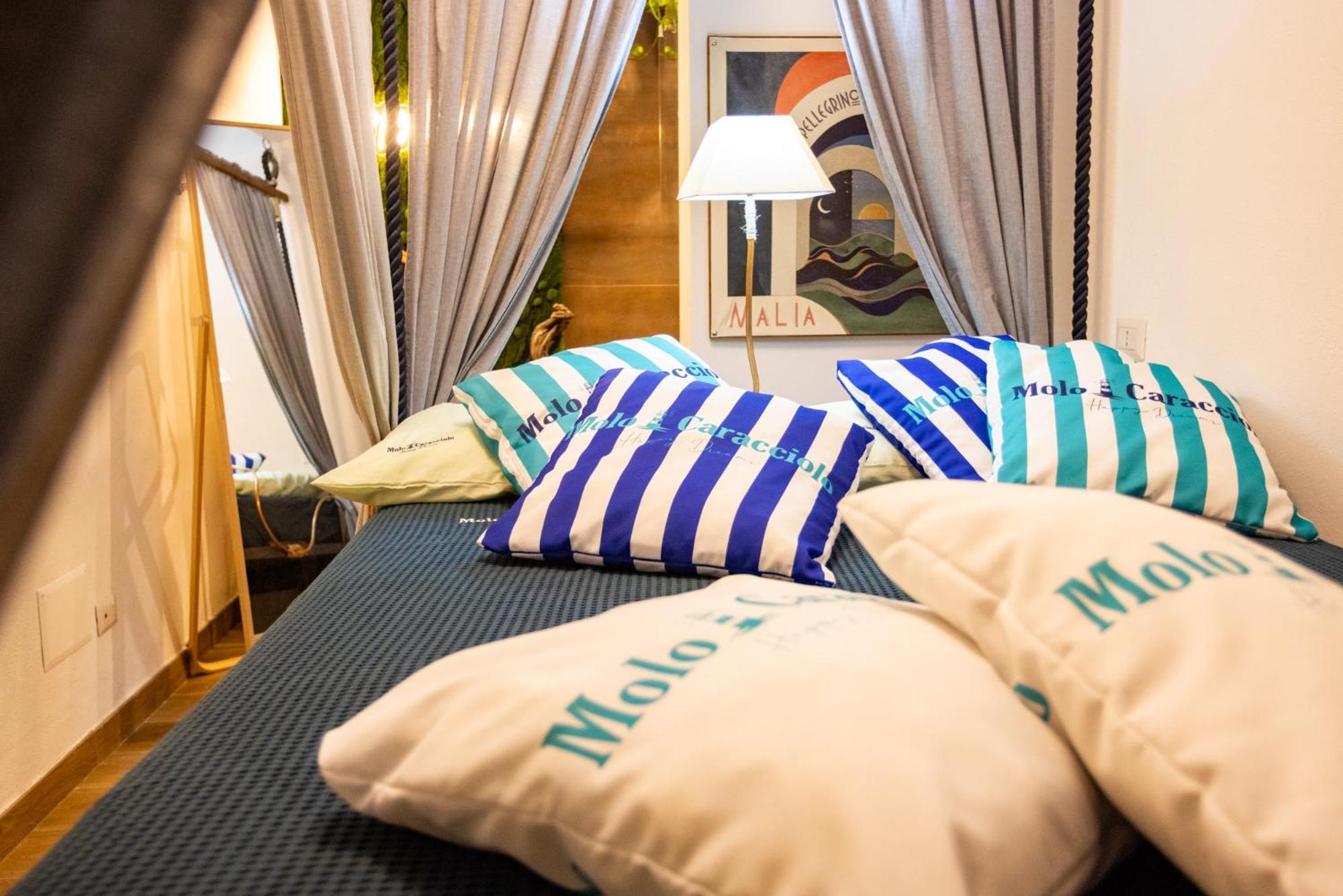 Molo Caracciolo Apartment Napoli Bagian luar foto